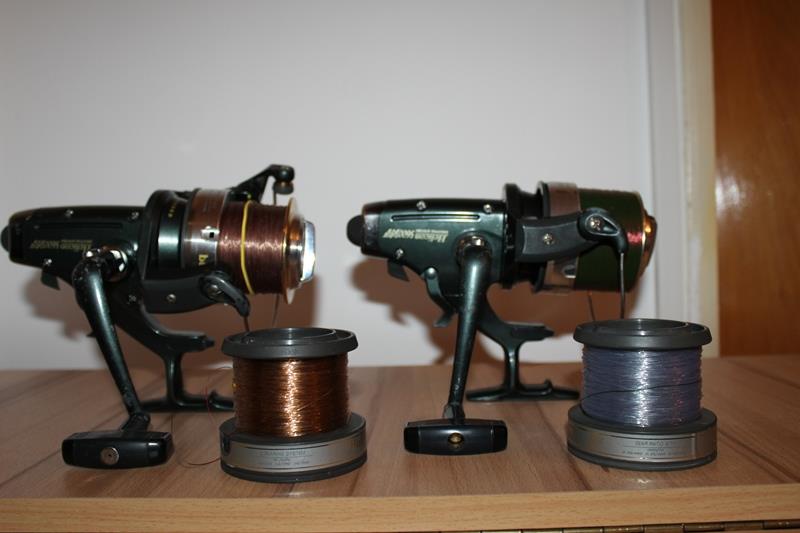 Echipament - 2 Banax Helicon 5600 NF - urme folosinta pe maner si clapeta baitrunner